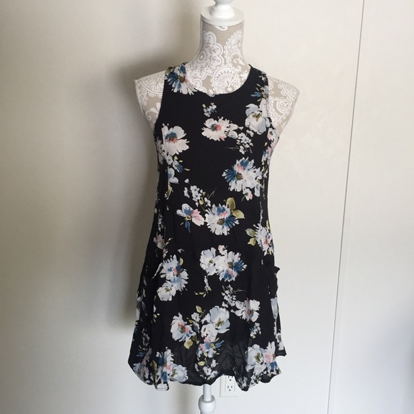 Brandy Melville Dresses & Skirts - Brandy Melville floral sundress